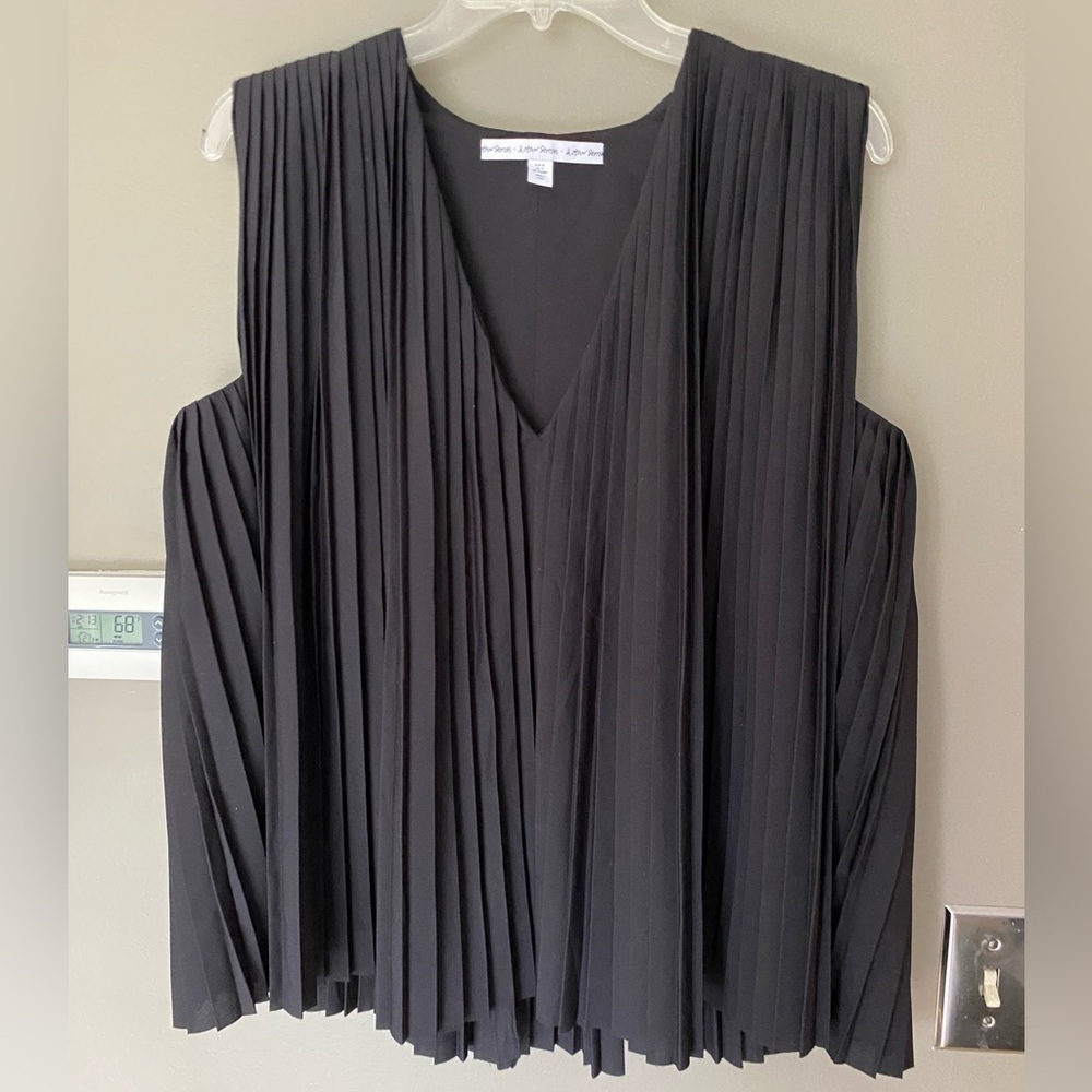 ANTHROPOLOGIE x & Other Stories Black Pleated V Neck Tank Top Blouse Size 12 - Picture 2 of 6